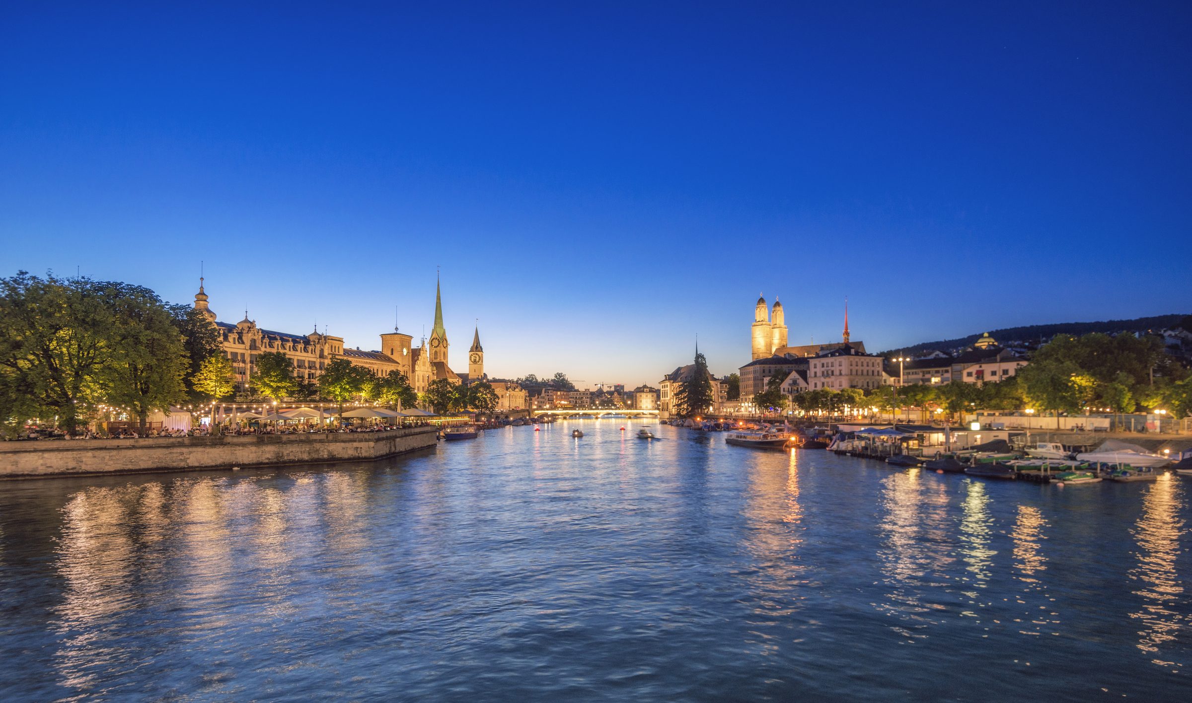 Zürich am Abend — Restaurants und Bars am Wasser